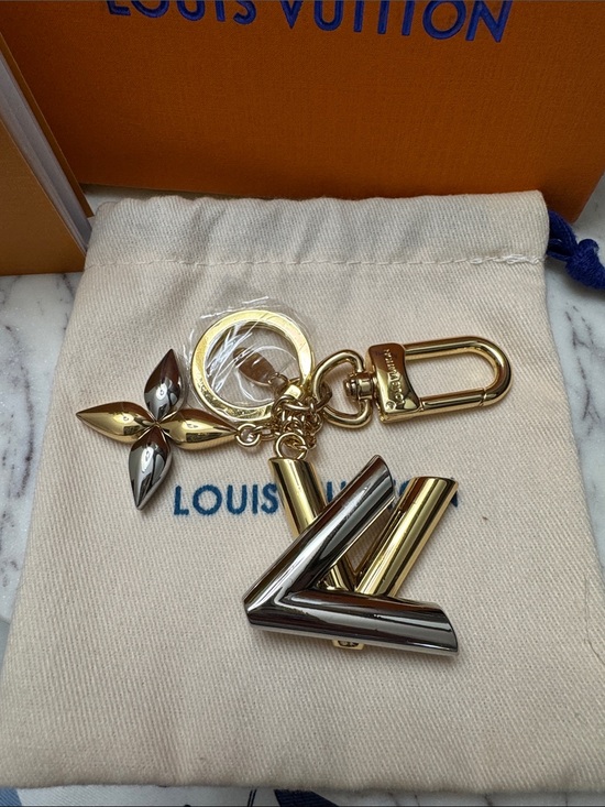Louis Vuitton Accessories - Louis Vuitton New Wave Two-Tone Gold & Silver LV Bag Charm Key Holder NIB